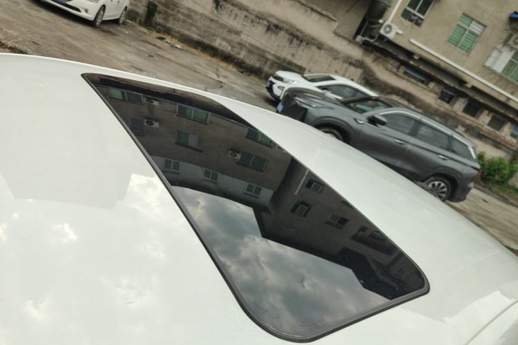 Used Volkswagen Lavida 2017 1.6L Automatic Comfort Edition Roof