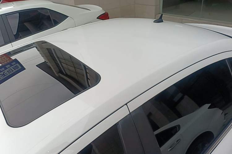 Used Volkswagen Lavida 2017 1.6L Automatic Comfort Edition Roof