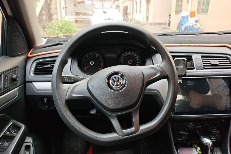 Used Volkswagen Lavida 2017 1.6L Automatic Fashion Edition Steering Wheel