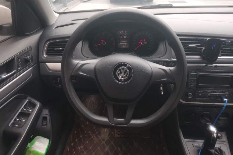 Used Volkswagen Lavida 2017 1.6L Automatic Fashion Edition Steering Wheel