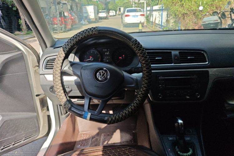 Used Volkswagen Lavida 2017 1.6L Automatic Fashion Edition Steering Wheel