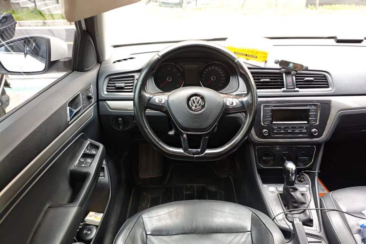 Used Volkswagen Lavida 2017 1.6L Automatic Comfort Edition Steering Wheel