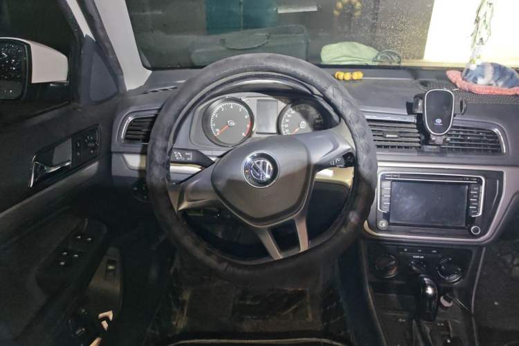 Used Volkswagen Lavida 2017 1.6L Automatic Fashion Edition Steering Wheel
