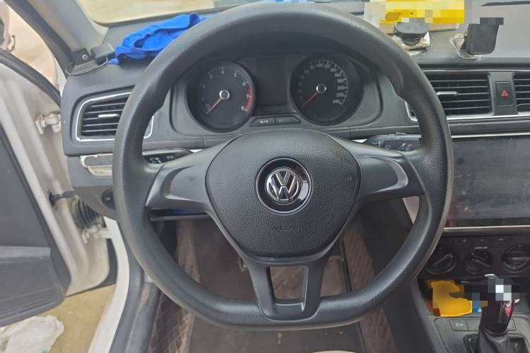 Used Volkswagen Lavida 2017 1.6L Automatic Fashion Edition Steering Wheel