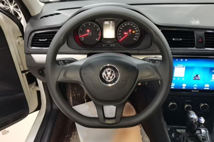 Used Volkswagen Lavida 2017 1.6L Automatic Fashion Edition Steering Wheel