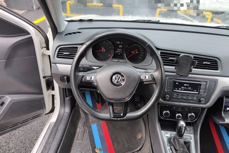 Used Volkswagen Lavida 2017 1.6L Automatic Comfort Edition Steering Wheel