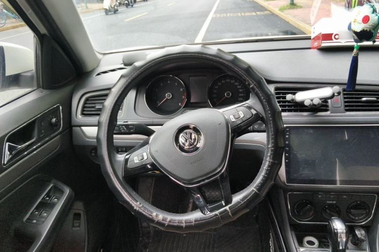 Used Volkswagen Lavida 2017 1.6L Automatic Comfort Edition Steering Wheel