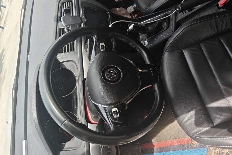 Used Volkswagen Lavida 2017 1.6L Automatic Comfort Edition Steering Wheel