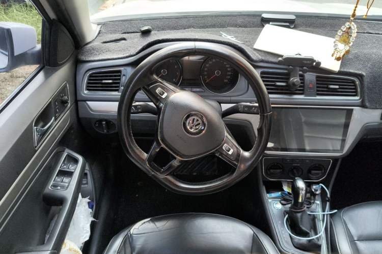 Used Volkswagen Lavida 2017 1.6L Automatic Comfort Edition Steering Wheel