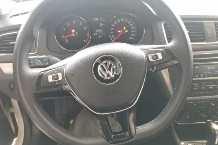 Used Volkswagen Lavida 2017 1.6L Automatic Comfort Edition Steering Wheel