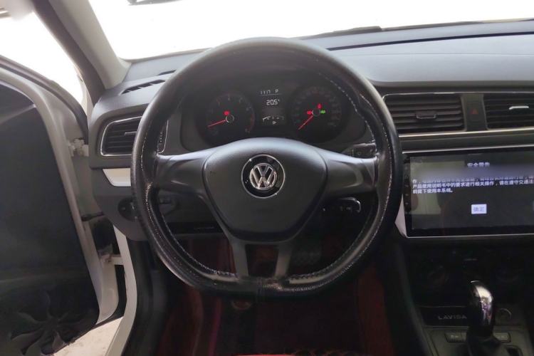 Used Volkswagen Lavida 2017 1.6L Automatic Fashion Edition Steering Wheel