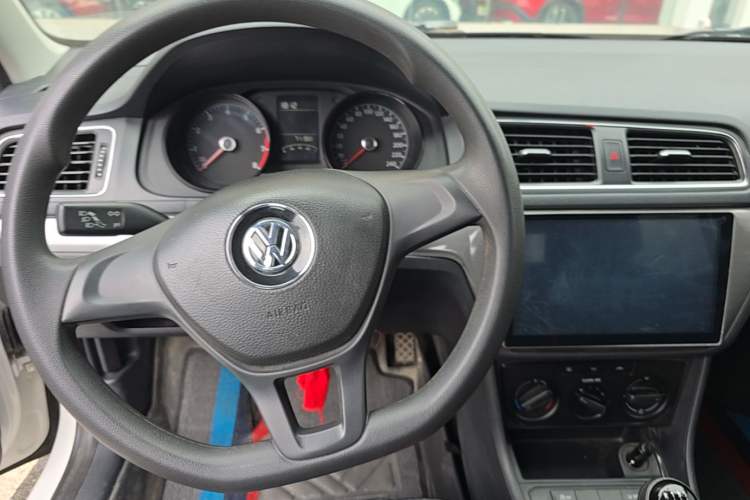 Used Volkswagen Lavida 2017 1.6L Manual Fashion Edition Steering Wheel