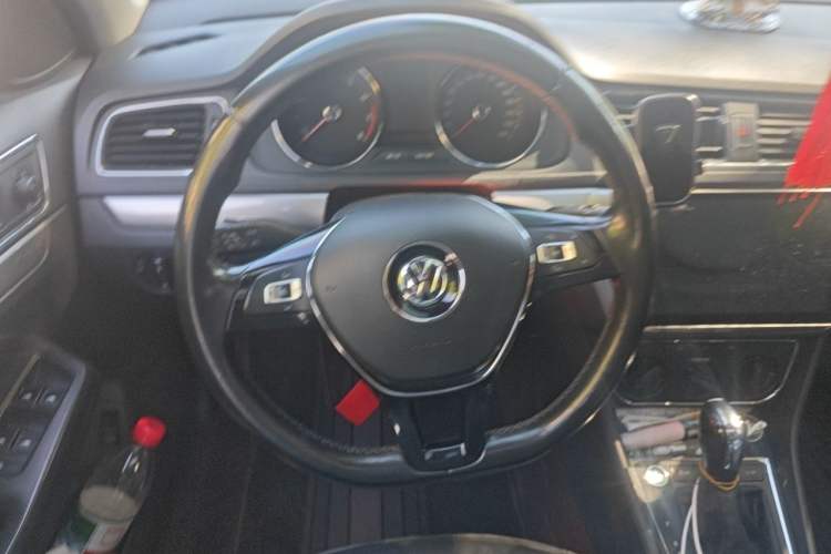 Used Volkswagen Lavida 2017 1.6L Automatic Comfort Edition Steering Wheel