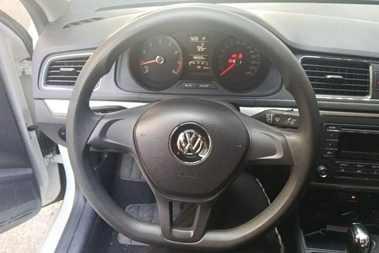 Used Volkswagen Lavida 2017 1.6L Automatic Fashion Edition Steering Wheel