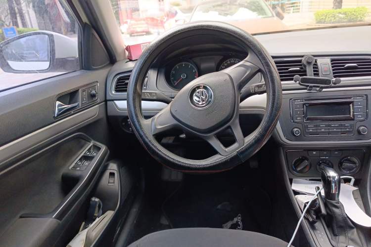 Used Volkswagen Lavida 2017 1.6L Automatic Fashion Edition Steering Wheel