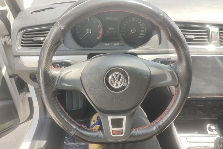 Used Volkswagen Lavida 2017 1.6L Manual Fashion Edition Steering Wheel