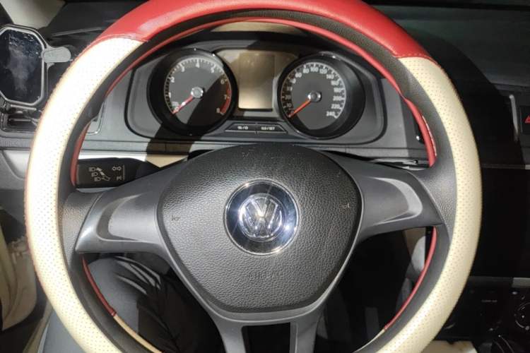 Used Volkswagen Lavida 2017 1.6L Automatic Fashion Edition Steering Wheel