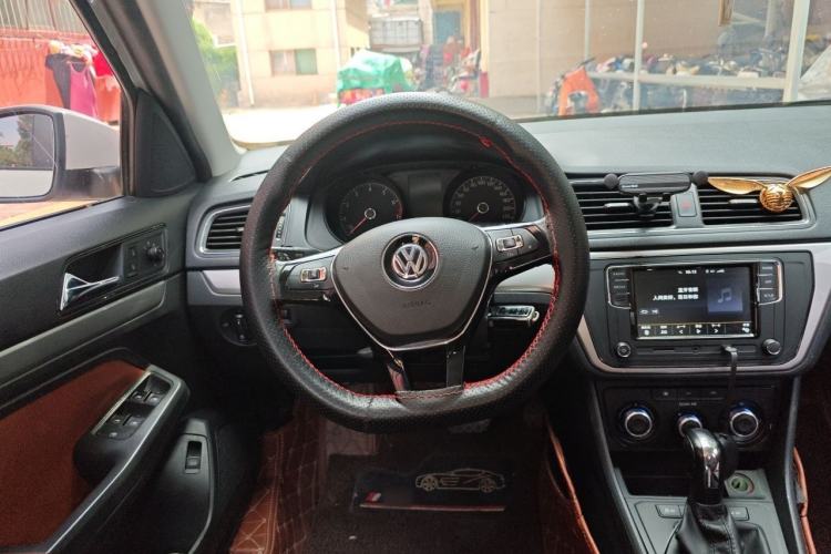 Used Volkswagen Lavida 2017 1.6L Automatic Fashion Edition Steering Wheel