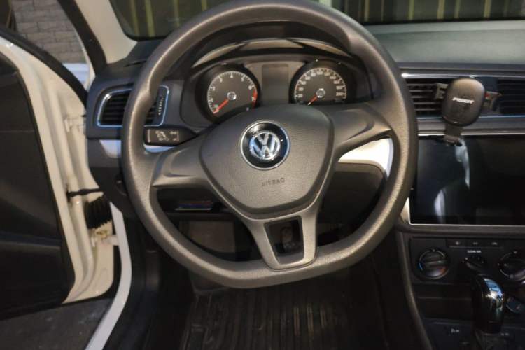Used Volkswagen Lavida 2017 1.6L Automatic Fashion Edition Steering Wheel