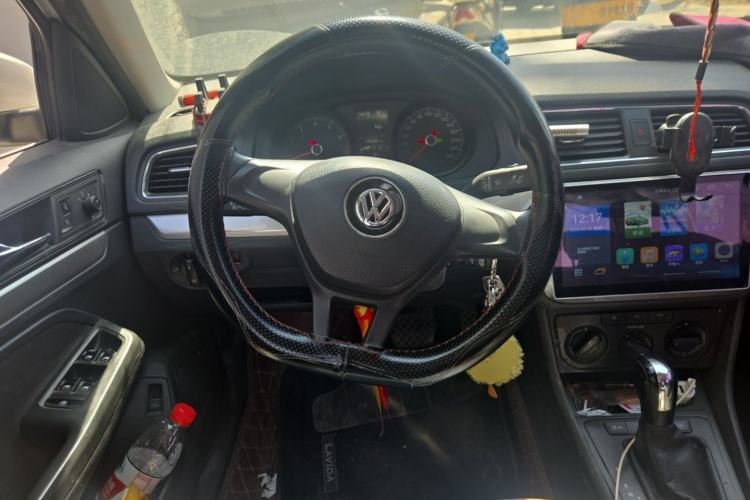 Used Volkswagen Lavida 2017 1.6L Automatic Fashion Edition Steering Wheel