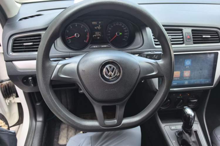 Used Volkswagen Lavida 2017 1.6L Automatic Fashion Edition Steering Wheel