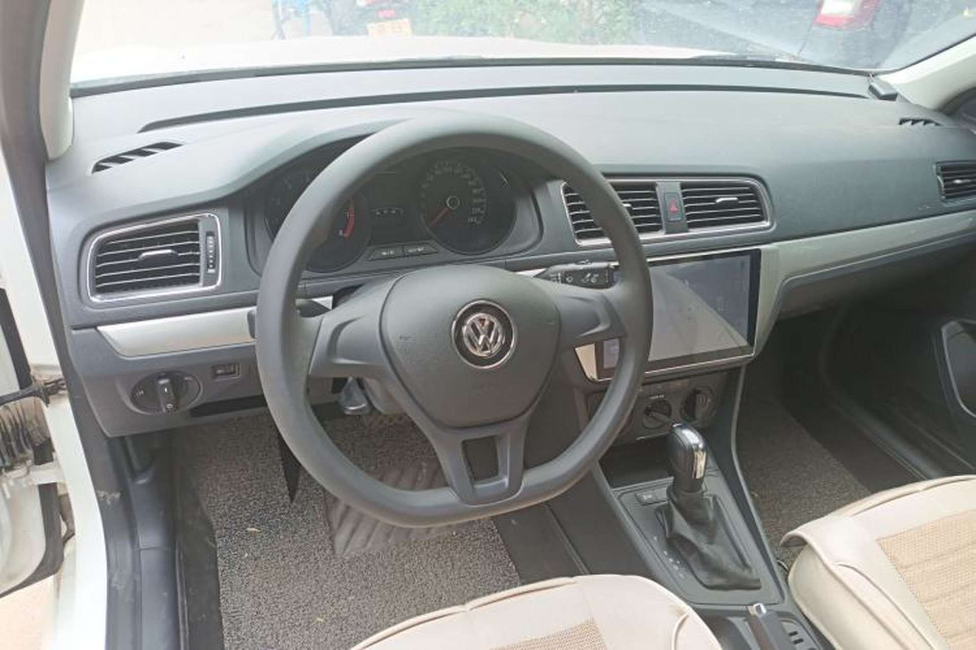 Used Volkswagen Lavida 2017 1.6L Automatic Fashion Edition Steering Wheel