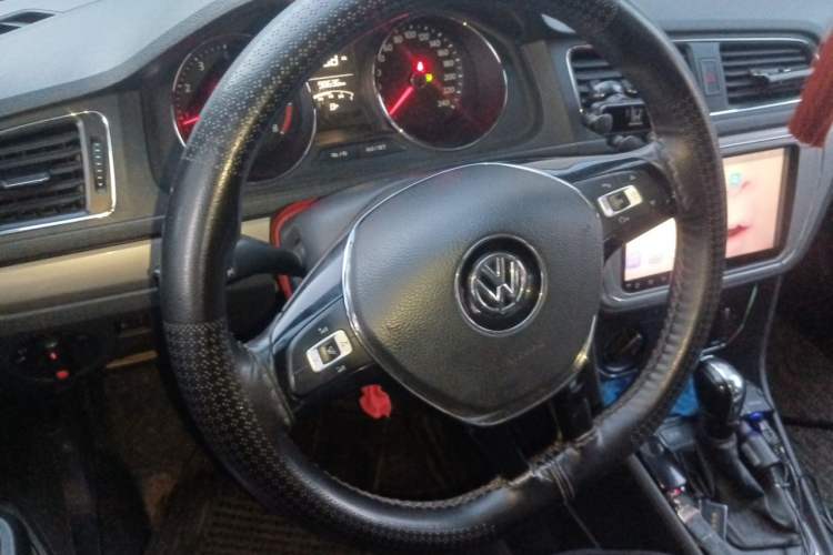 Used Volkswagen Lavida 2017 1.6L Automatic Comfort Edition Steering Wheel