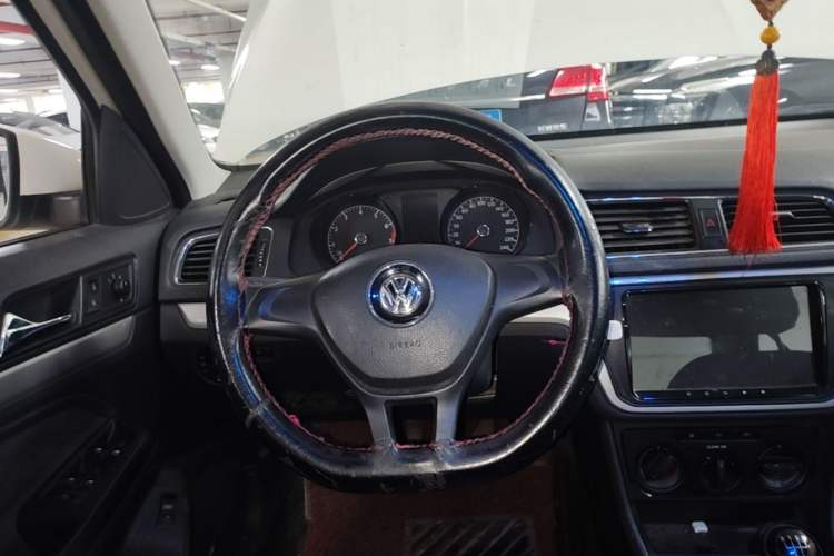 Used Volkswagen Lavida 2017 1.6L Manual Fashion Edition Steering Wheel