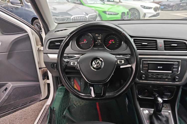 Used Volkswagen Lavida 2017 1.6L Automatic Comfort Edition Steering Wheel