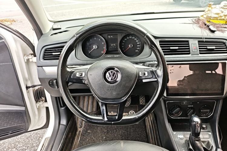 Used Volkswagen Lavida 2017 1.6L Automatic Comfort Edition Steering Wheel