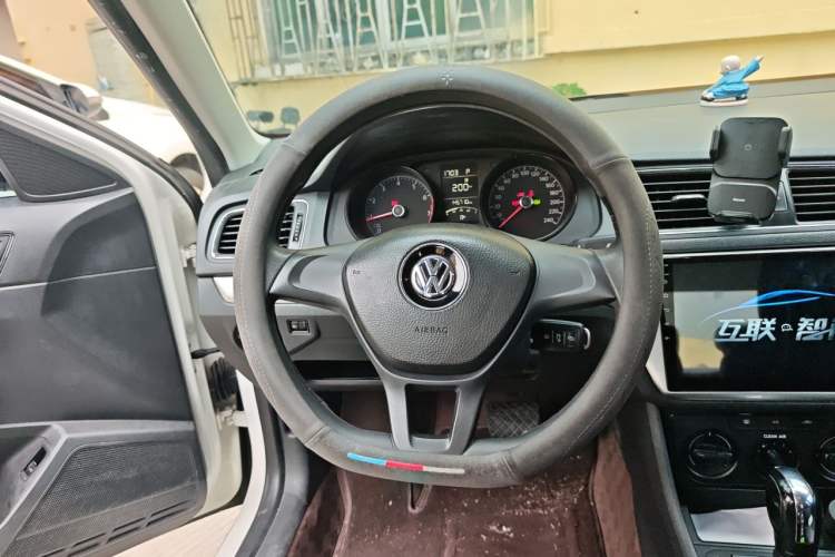 Used Volkswagen Lavida 2017 1.6L Automatic Fashion Edition Steering Wheel