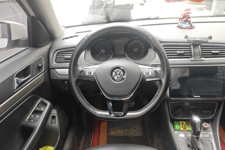 Used Volkswagen Lavida 2017 1.6L Automatic Comfort Edition Steering Wheel