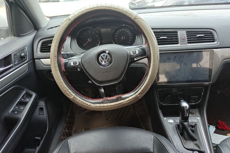 Used Volkswagen Lavida 2017 1.6L Automatic Comfort Edition Steering Wheel