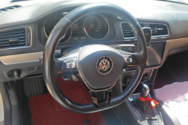 Used Volkswagen Lavida 2017 1.6L Automatic Comfort Edition Steering Wheel