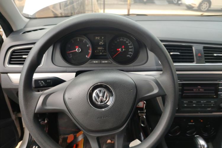 Used Volkswagen Lavida 2017 1.6L Automatic Fashion Edition Steering Wheel