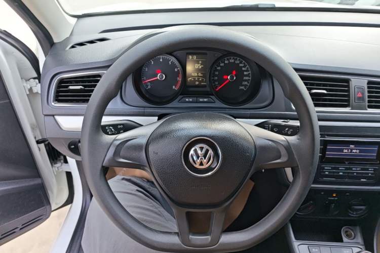 Used Volkswagen Lavida 2017 1.6L Manual Fashion Edition Steering Wheel