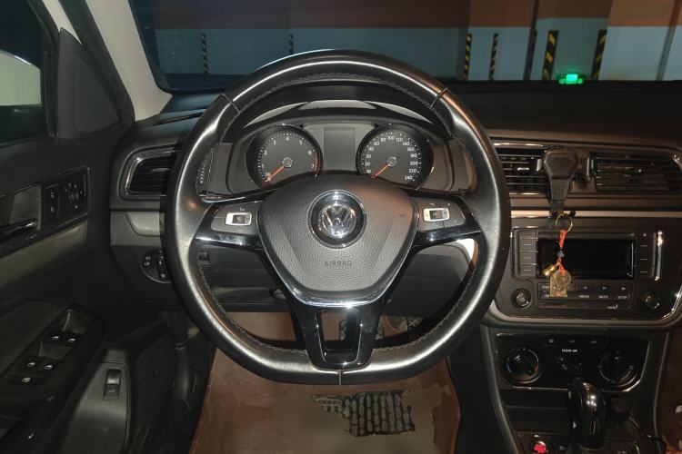 Used Volkswagen Lavida 2017 1.6L Automatic Comfort Edition Steering Wheel