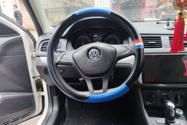 Used Volkswagen Lavida 2017 1.6L Automatic Fashion Edition Steering Wheel