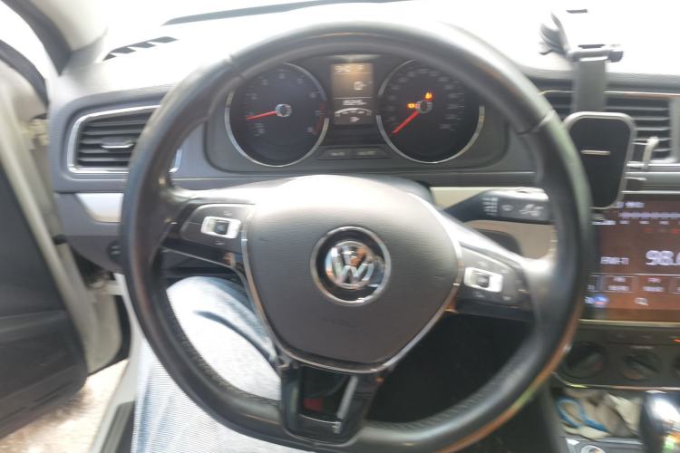 Used Volkswagen Lavida 2017 1.6L Automatic Comfort Edition Steering Wheel