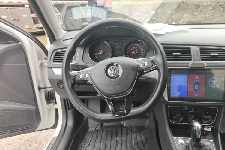 Used Volkswagen Lavida 2017 1.6L Automatic Comfort Edition Steering Wheel