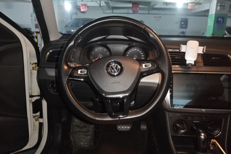 Used Volkswagen Lavida 2017 1.6L Automatic Comfort Edition Steering Wheel
