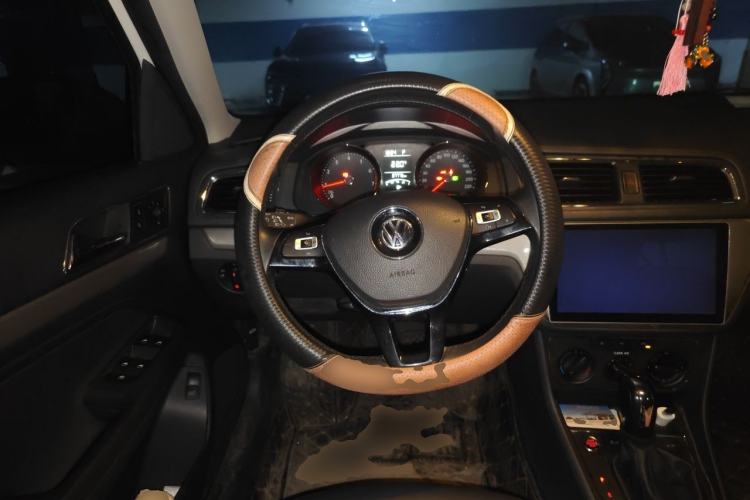 Used Volkswagen Lavida 2017 1.6L Automatic Comfort Edition Steering Wheel