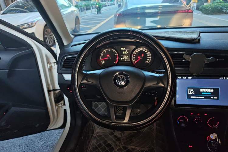 Used Volkswagen Lavida 2017 1.6L Manual Fashion Edition Steering Wheel