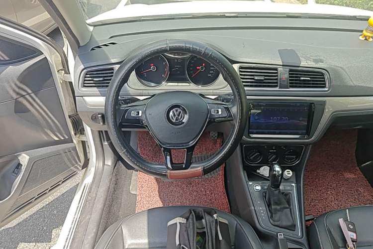 Used Volkswagen Lavida 2017 1.6L Automatic Comfort Edition Steering Wheel