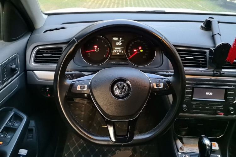 Used Volkswagen Lavida 2017 1.6L Automatic Comfort Edition Steering Wheel