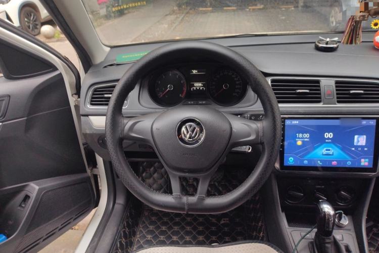 Used Volkswagen Lavida 2017 1.6L Automatic Fashion Edition Steering Wheel