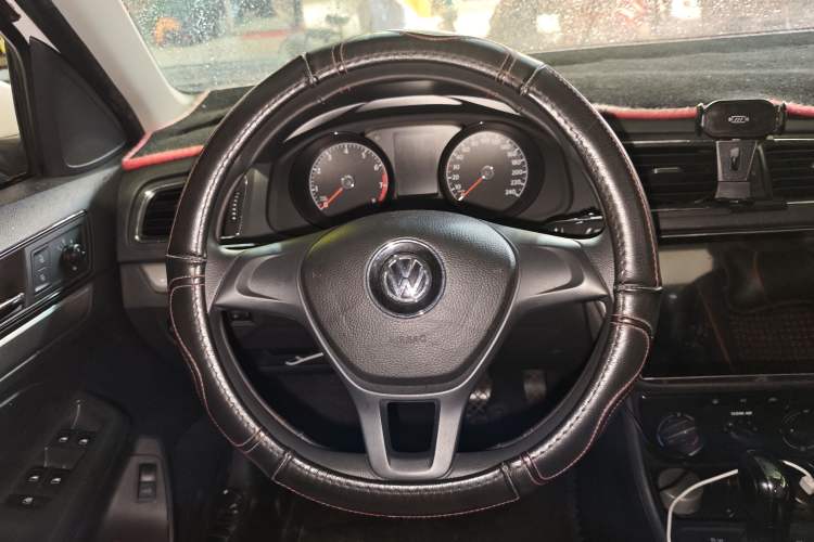 Used Volkswagen Lavida 2017 1.6L Automatic Fashion Edition Steering Wheel