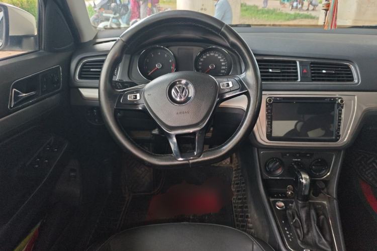 Used Volkswagen Lavida 2017 1.6L Automatic Comfort Edition Steering Wheel
