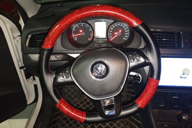 Used Volkswagen Lavida 2017 1.6L Manual Fashion Edition Steering Wheel