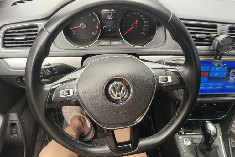 Used Volkswagen Lavida 2017 1.6L Automatic Comfort Edition Steering Wheel